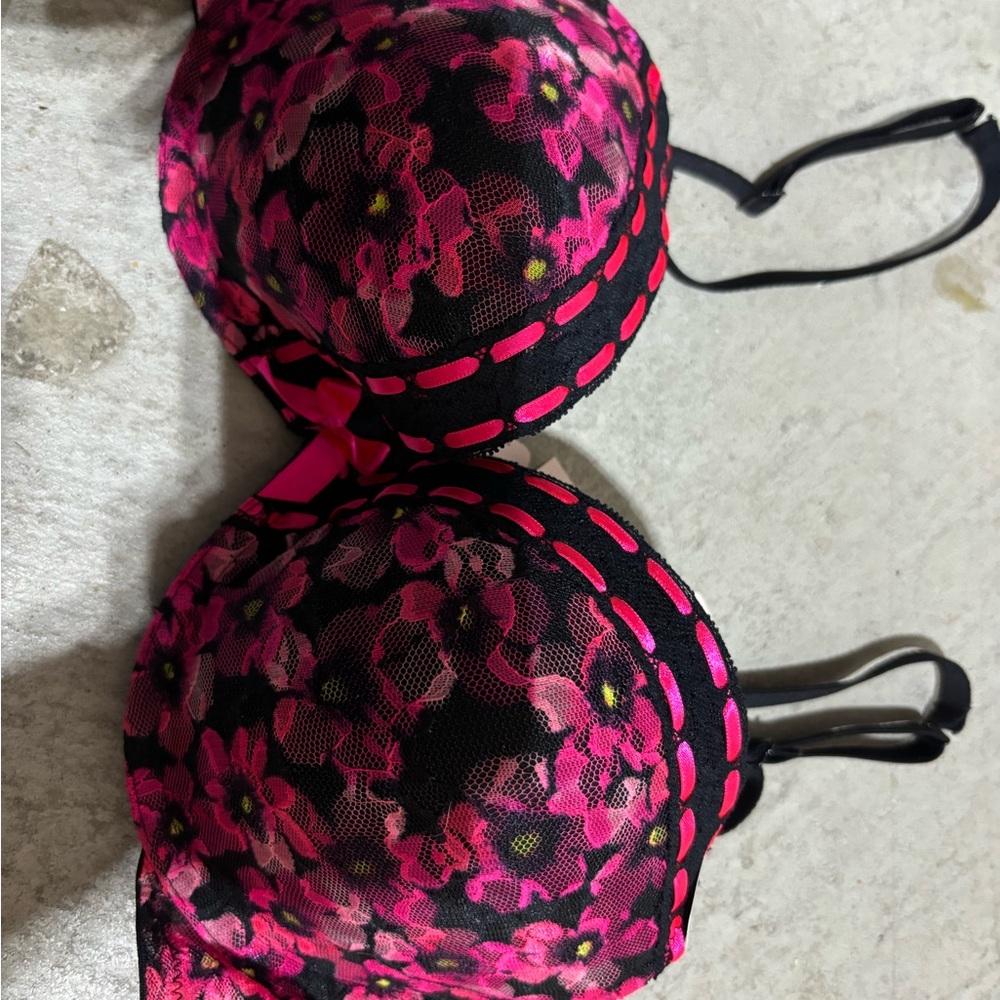 Push up La Senza bra. NWT. 34D